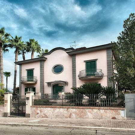 Villa Laura Чистерна-ди-Латина Экстерьер фото
