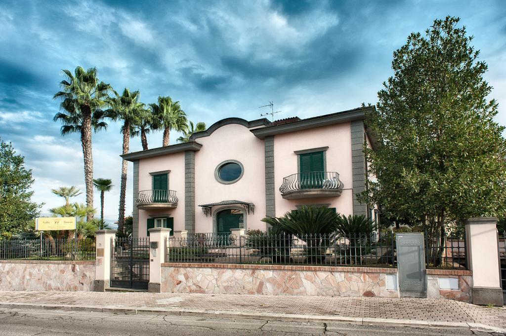 Villa Laura Чистерна-ди-Латина Экстерьер фото