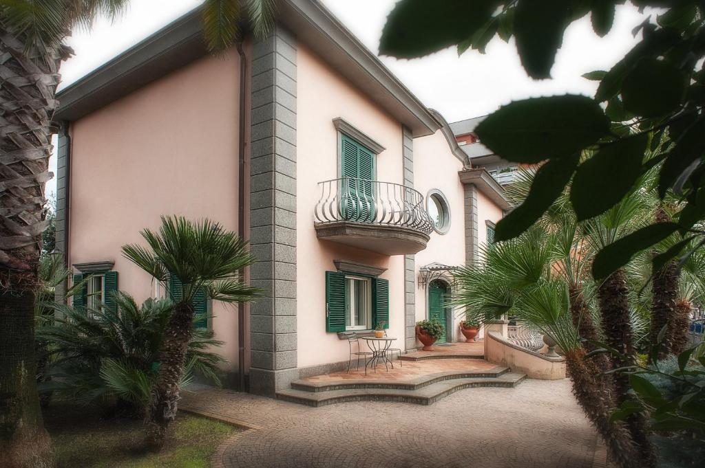 Villa Laura Чистерна-ди-Латина Экстерьер фото
